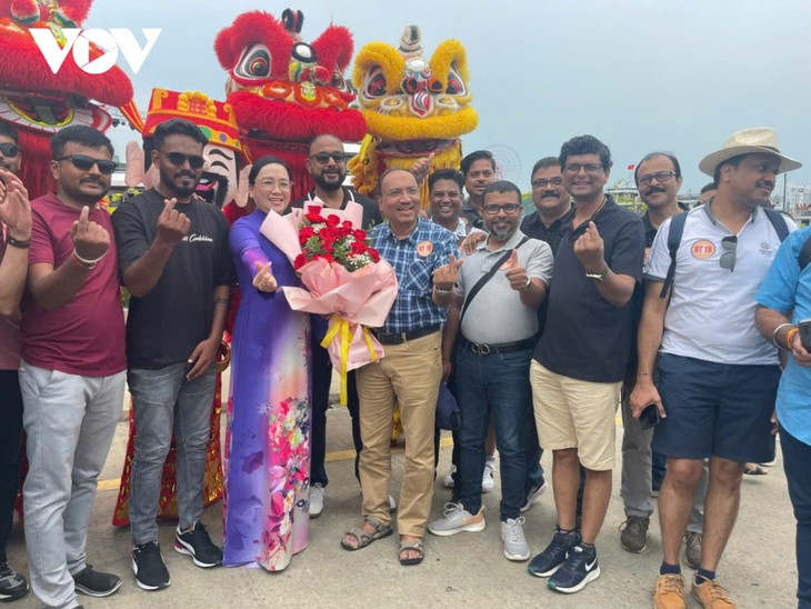 Quang Ninh da bienvenida al mayor grupo de turistas indios - ảnh 1