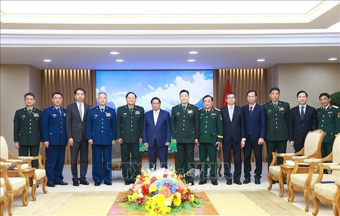 Primer Ministro vietnamita se reúne con el vicepresidente de la Comisión Militar Central de China - ảnh 2