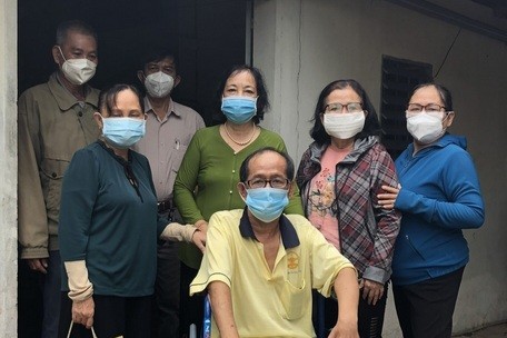 Grupo de voluntarios en Vinh Long - ảnh 1