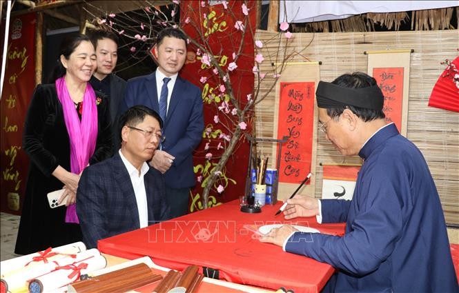 Inauguran el “Espacio del antiguo mercado de Tet” en Ninh Binh - ảnh 1