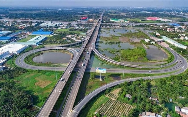 Vietnam impulsa alistamiento de importantes obras de infraestructura vial - ảnh 1