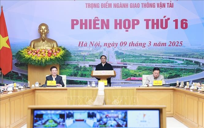 Jefe de Gobierno de Vietnam preside reunión sobre gestión de obras y proyectos nacionales clave de transporte - ảnh 1