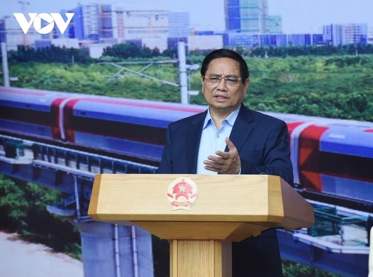 Premier vietnamita insta a acelerar ejecución de proyectos ferroviarios - ảnh 1