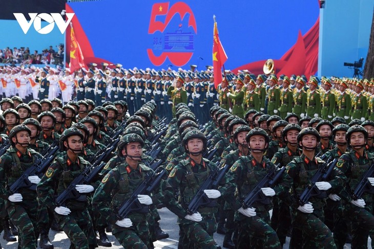 Gran ceremonia y desfile marcan los 50 años de la reunificación de Vietnam - ảnh 1