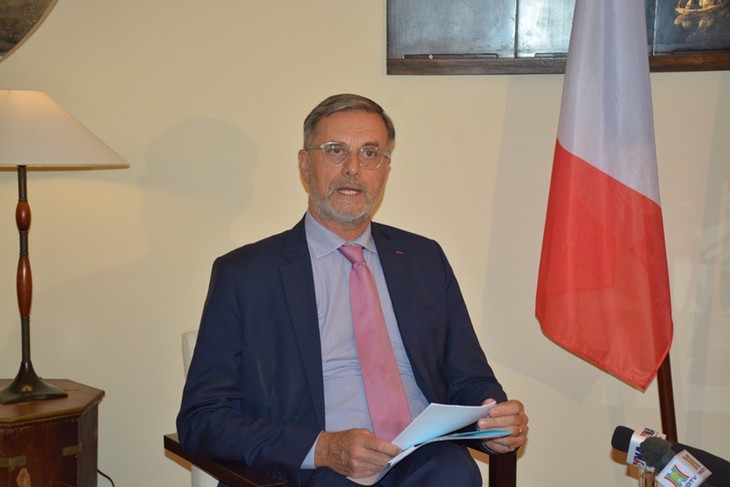 Presidente de Francia visita Vietnam para consolidar la asociación estratégica integral bilateral  - ảnh 1