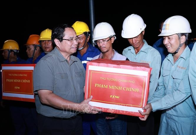 Primer Ministro inspecciona importante proyecto de infraestructura  - ảnh 2