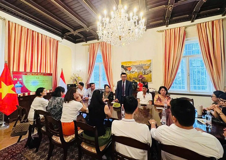 Establecen Comité de Enlace de la Comunidad Vietnamita en Austria - ảnh 1