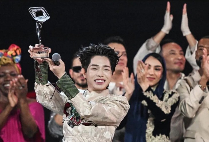 Cantante vietnamita gana Intervisión 2025 en Rusia - ảnh 1