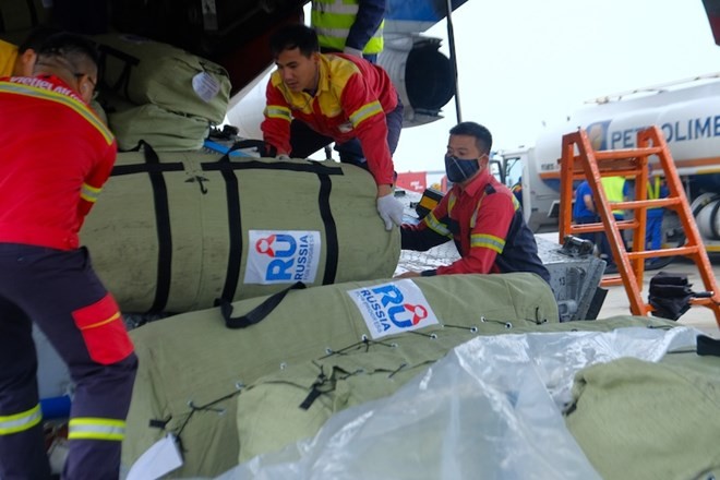 Rusia entrega casi 30 toneladas de ayuda de emergencia a los damnificados por inundaciones en Hue - ảnh 1