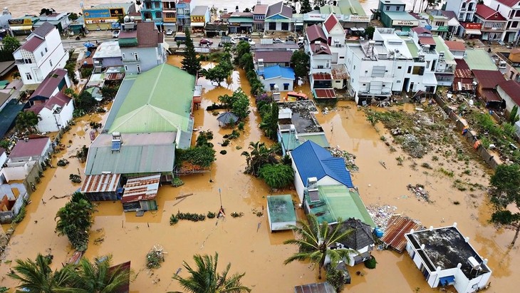 Donaciones internacionales a poblaciones afectadas por inundaciones en Vietnam suman 16 millones de dólares - ảnh 1