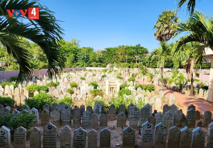 Mezquita de Mubarak: un singular enclave de visita en la provincia de An Giang - ảnh 5