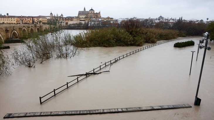 La tormenta Marta provoca graves inundaciones en España y Portugal - ảnh 1