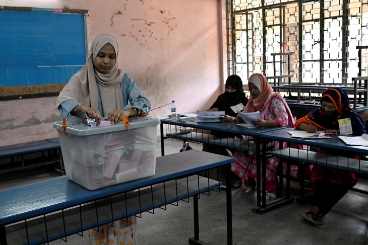 Bangladesh vota en unas históricas elecciones tras la “Revolución de la Generación Z” - ảnh 1
