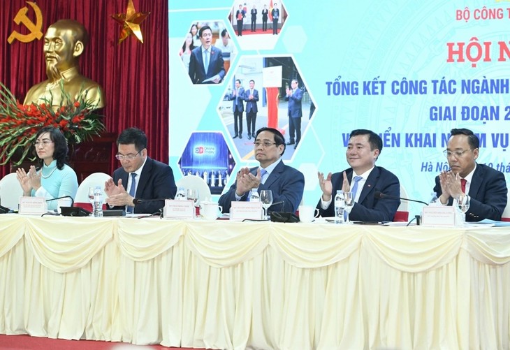 ជាលើកដំបូង តម្លៃពាណិជ្ជកម្មនាំចូលនិងនាំចេញរបស់វៀតណាមលើសពី ៩០០ ពាន់លានដុល្លារអាមេរិក  - ảnh 2