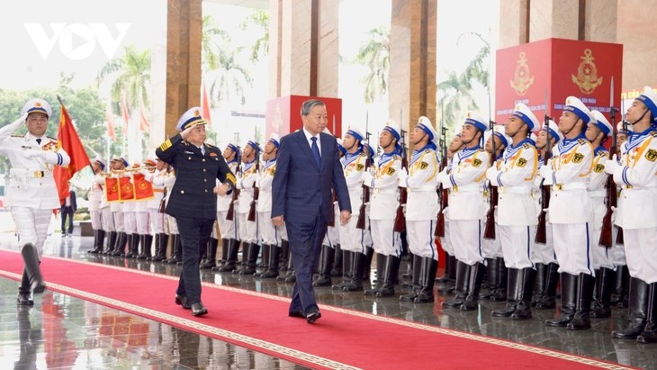 កងទ័ពជើងទឹកវៀតណាមទទួលបានកិត្តិនាមវីរបុរសនៃកងកម្លាំងប្រដាប់អាវុធប្រជាជន - ảnh 1