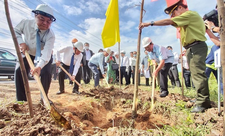 Nguyên Xuân Phuc salue les opérations de reboisement dans la province de Bên Tre - ảnh 1