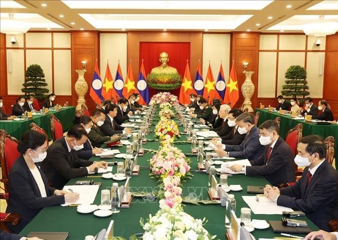 La visite au Vietnam du SG et président Thongloun Sisoulith largement couverte par la presse laotienne - ảnh 1