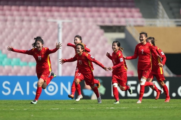 L’ordre du Travail, première classe, à l’équipe féminine de football - ảnh 1