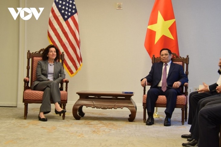 Pham Minh Chinh rencontre Gina Raimondo - ảnh 1