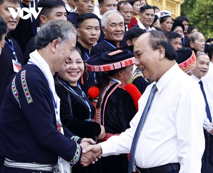 Nguyên Xuân Phuc rencontre des délégués des minorités ethniques de Cao Bang - ảnh 1