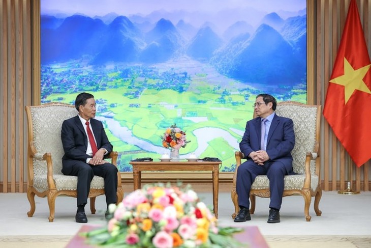 Pham Minh Chinh rencontre le chef du Front laotien pour l’édification nationale - ảnh 1