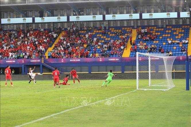 SEA Games 32: belles performances des footballeurs vietnamiens - ảnh 1