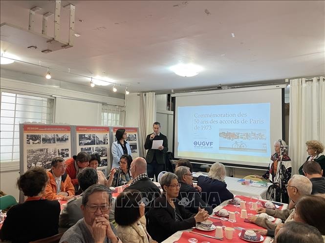 Exposition de photos de l’UGVF en l’honneur du 50e anniversaire de la signature de l’Accord de Paris - ảnh 1