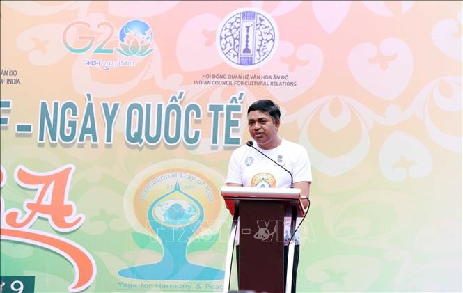 Hô Chi Minh-ville fête la Journée internationale du Yoga - ảnh 1