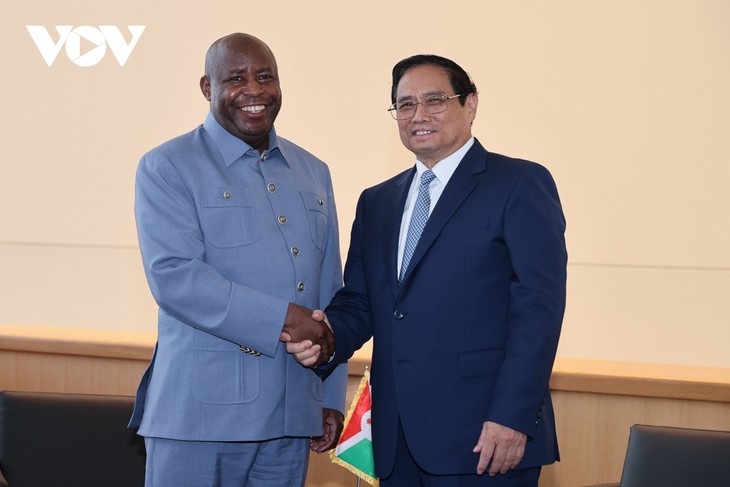 Le Premier ministre vietnamien rencontre le président burundais - ảnh 1