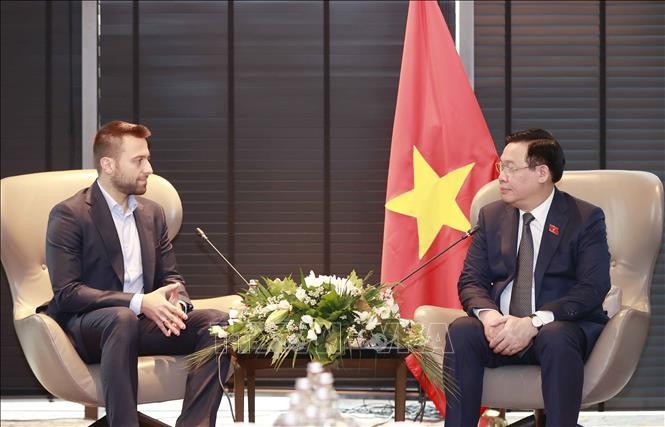 Vuong Dinh Huê rencontre des dirigeants d’entreprise en Bulgarie - ảnh 1