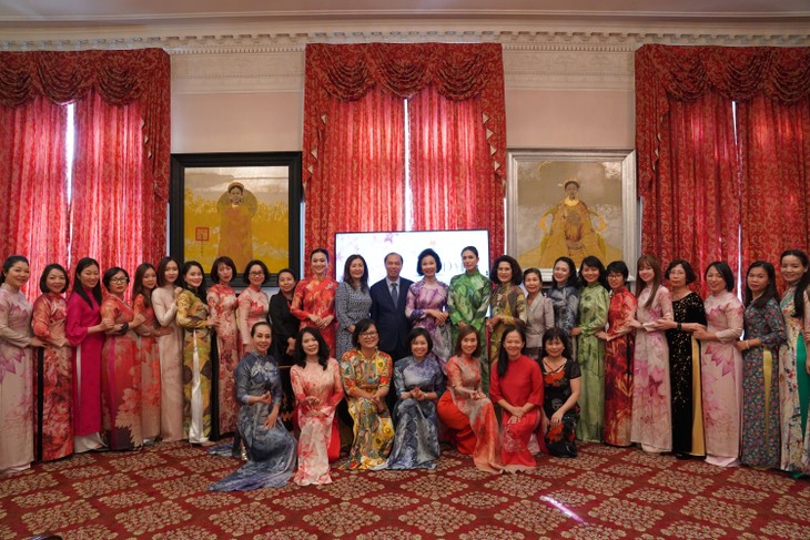 L’ao dai vietnamien, un symbole culturel à l’honneur à Washington - ảnh 1