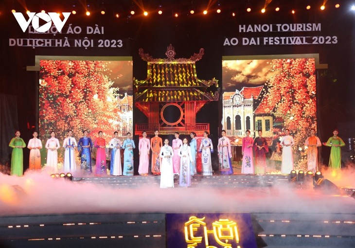 L’ao dài à l’honneur à Hanoi    - ảnh 1