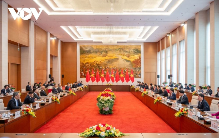 Vuong Dinh Huê rencontre Xi Jinping - ảnh 1