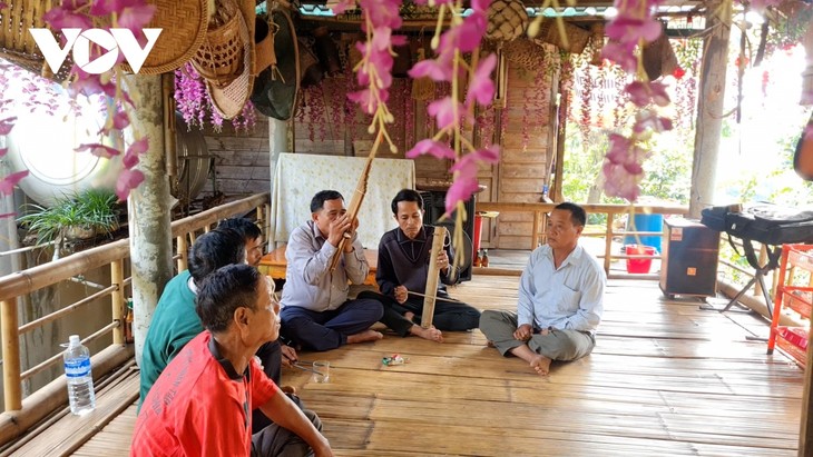 Hô Cho, un fervent gardien de la culture Bru-Vân Kiêu - ảnh 2