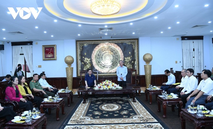 Rencontre de Vuong Dinh Huê avec les responsables du Parti de la province de Bac Liêu - ảnh 1