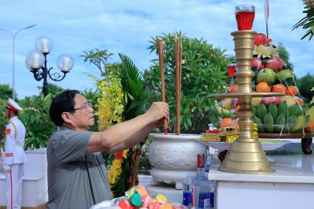 Pham Minh Chinh rend hommage au général Vo Nguyên Giap - ảnh 1