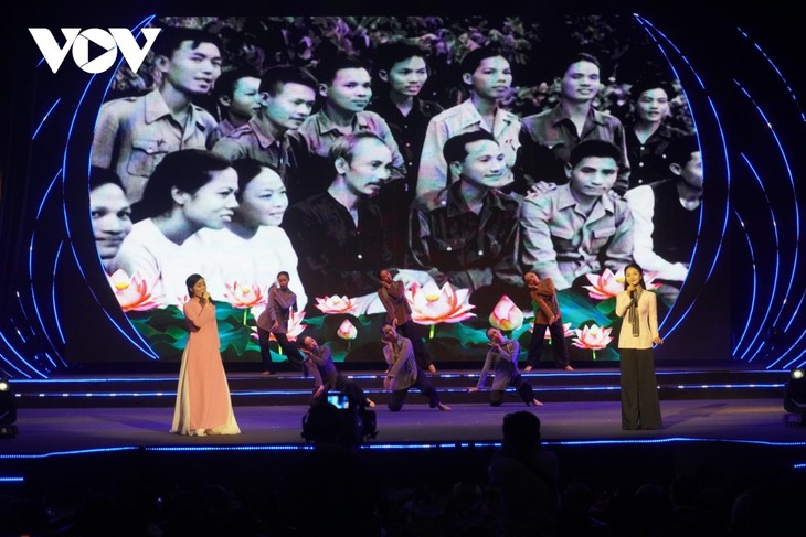 La route du siècle: hommage artistique à l’héritage du Président Hô Chi Minh - ảnh 1