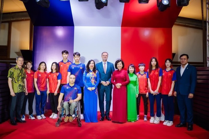 Célébration de la Fête nationale française à Hanoi - ảnh 2