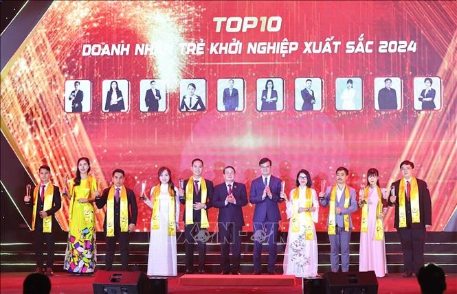 Le Vietnam honore les jeunes entrepreneurs innovants de 2024 - ảnh 1