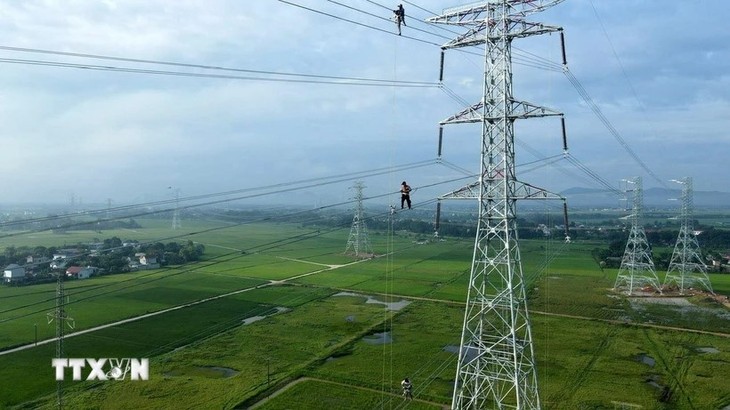 Mise sous tension réussie de la ligne Nam Dinh - Phô Nôi - ảnh 1