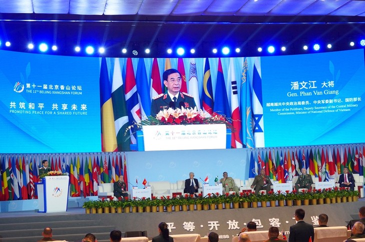 Le ministre vietnamien de la Défense assiste au 11e forum Xiangshan de Pékin - ảnh 2