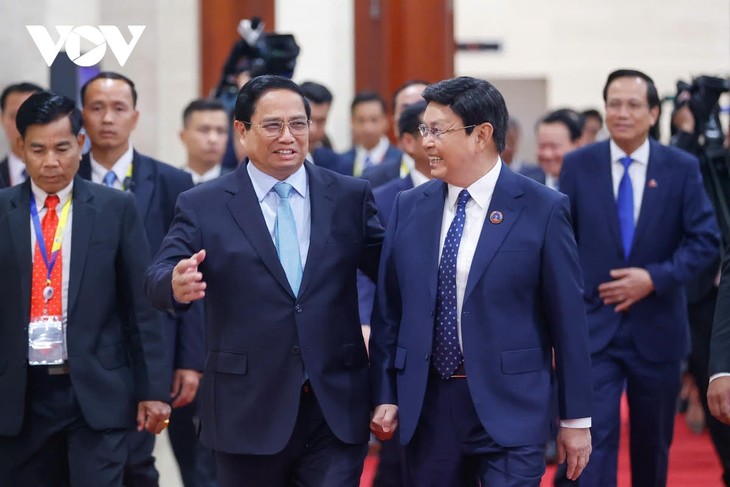 Pham Minh Chinh rencontre le président de l’Assemblée nationale laotienne - ảnh 1