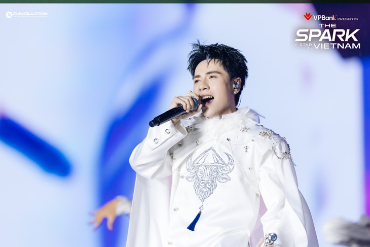 K-Star Spark Mega Concert: quand la K-pop embrase My Dinh sous la pluie     - ảnh 4