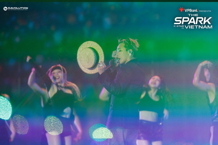 K-Star Spark Mega Concert: quand la K-pop embrase My Dinh sous la pluie     - ảnh 7