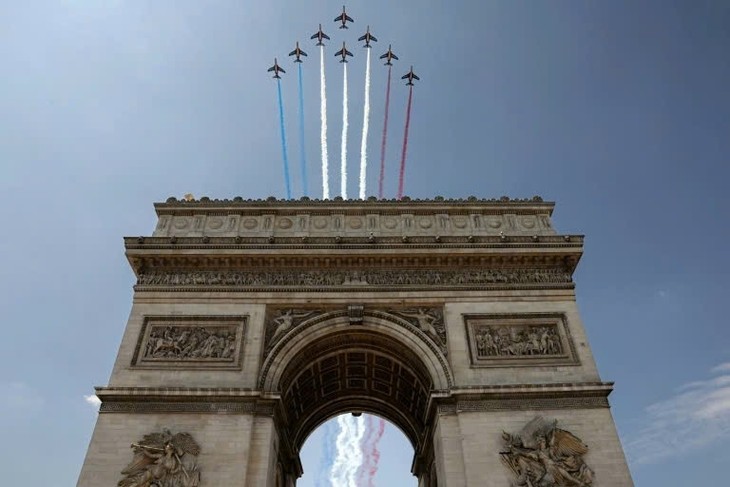 Le défilé du 14 Juillet: la France célèbre sa Fête nationale avec éclat - ảnh 1