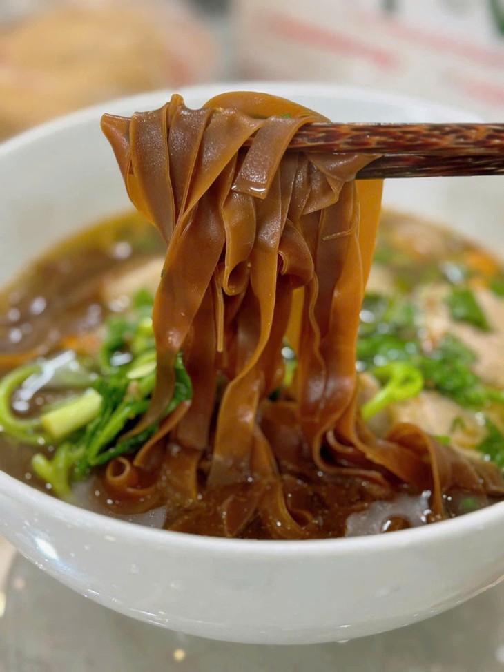 Food Tour à Hai Phong: Une symphonie de saveurs et d'émotions - ảnh 1