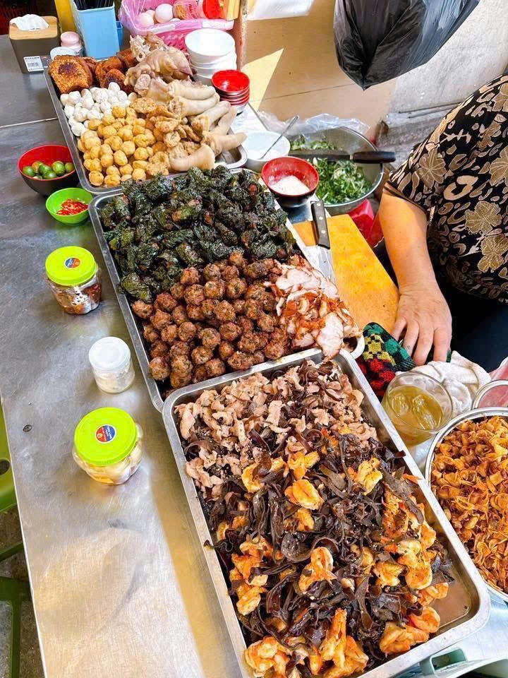 Food Tour à Hai Phong: Une symphonie de saveurs et d'émotions - ảnh 2