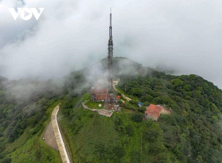 Un phare d'information sur le sommet de Phia Oac - ảnh 1