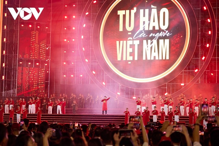  “Fier d’être Vietnamien“: un spectacle grandiose au stade national My Dinh - ảnh 1