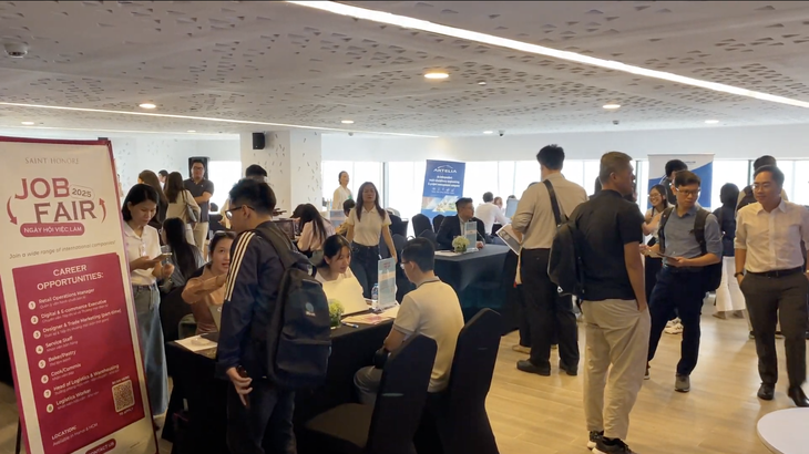Job fair: Un salon de l'emploi franco-vietnamien réunit étudiants et entreprises à Hanoï - ảnh 2